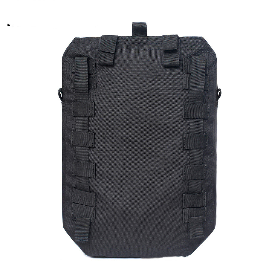Can be hung on tactical vest and tactical backpack 18 Can be hung on tactical vest and tactical backpack