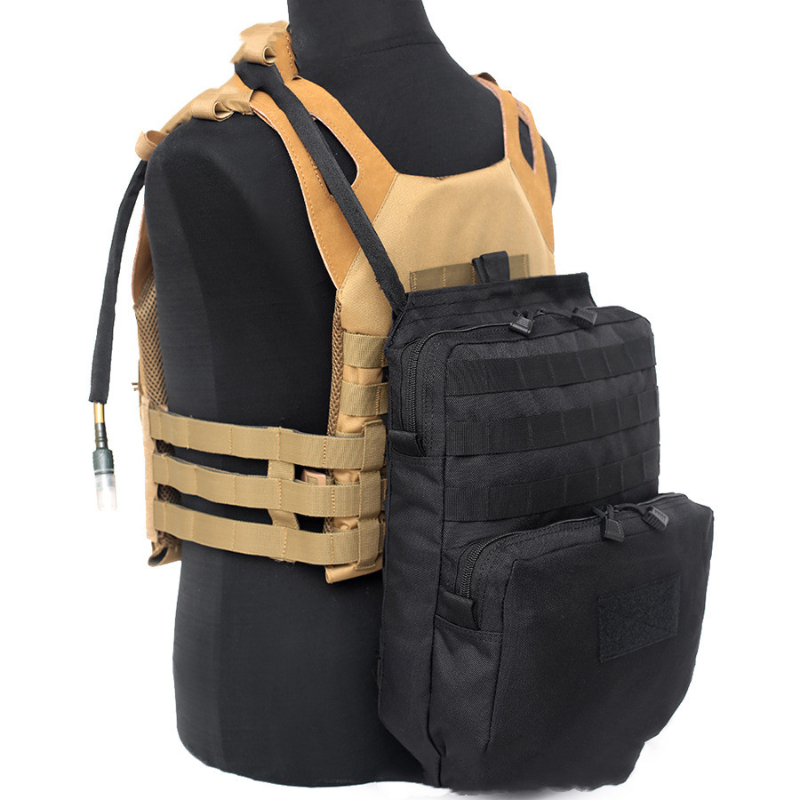 Can be hung on tactical vest and tactical backpack 16 Can be hung on tactical vest and tactical backpack