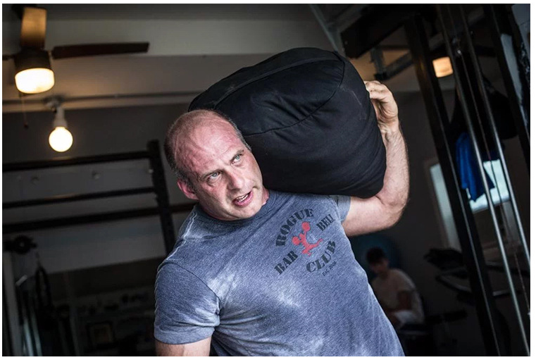 Strongman Training Sandbag – Heavy Duty Weight-Bearing Fitness Sandbag, 100 lb to 200 lb, Black 23 Fitness training weight-bearing sandbag
