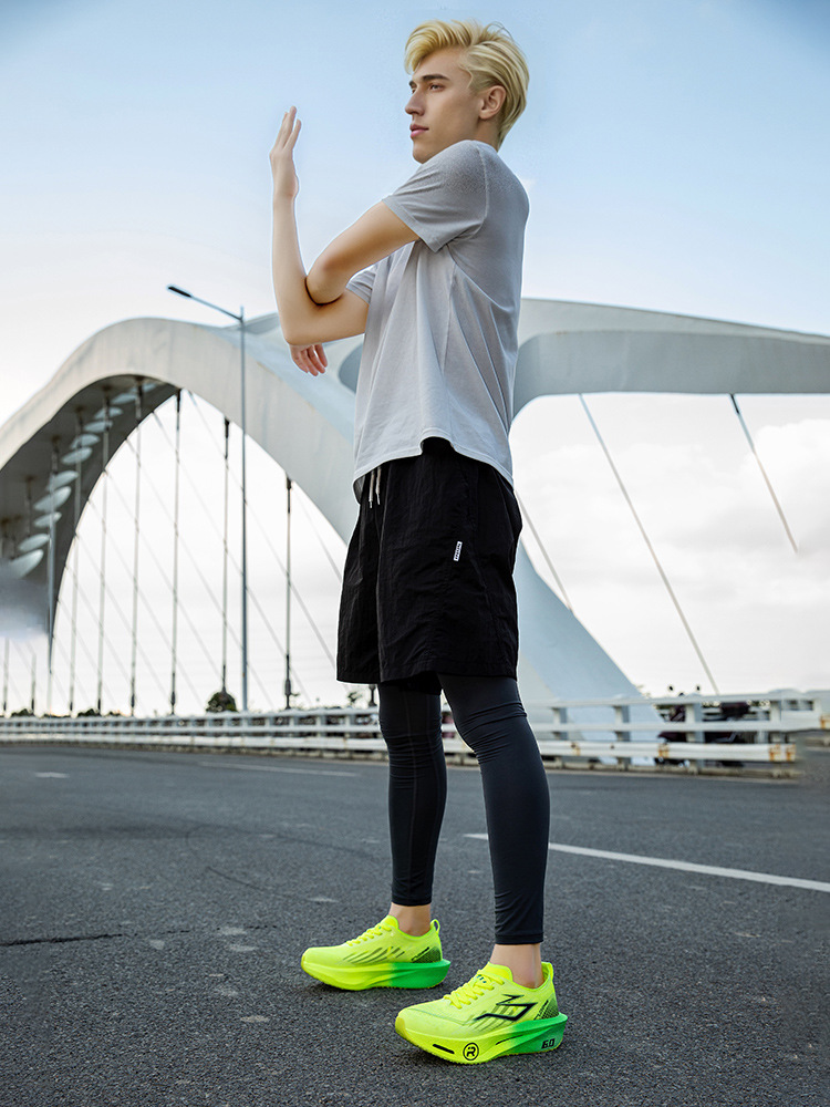 Breathable competitive running shoes upper