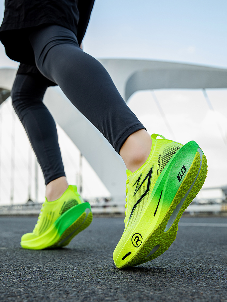 Men’s breathable running shoes