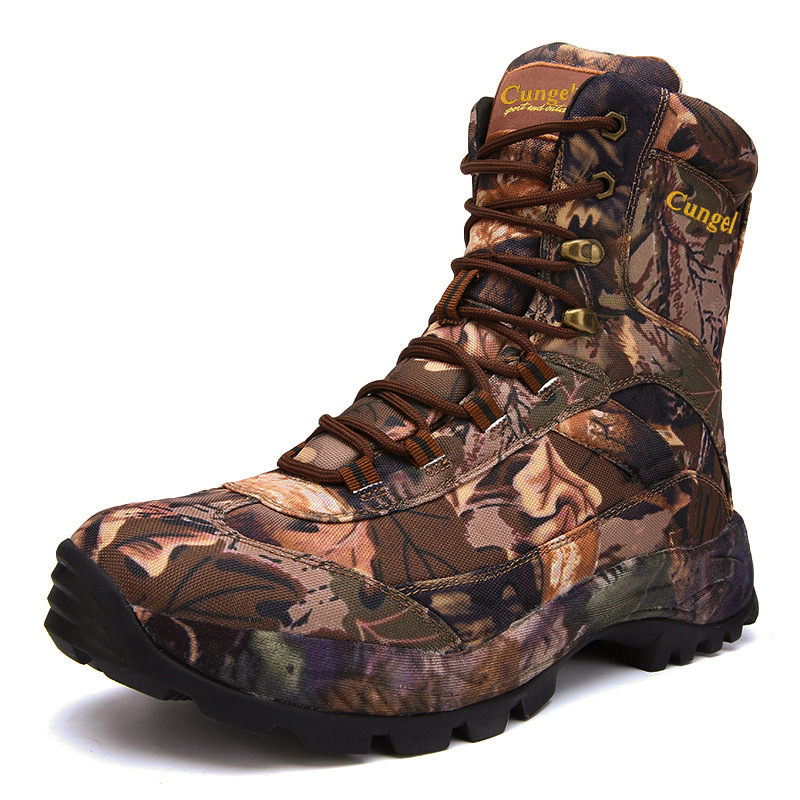 Men’s off-road hiking boots side view